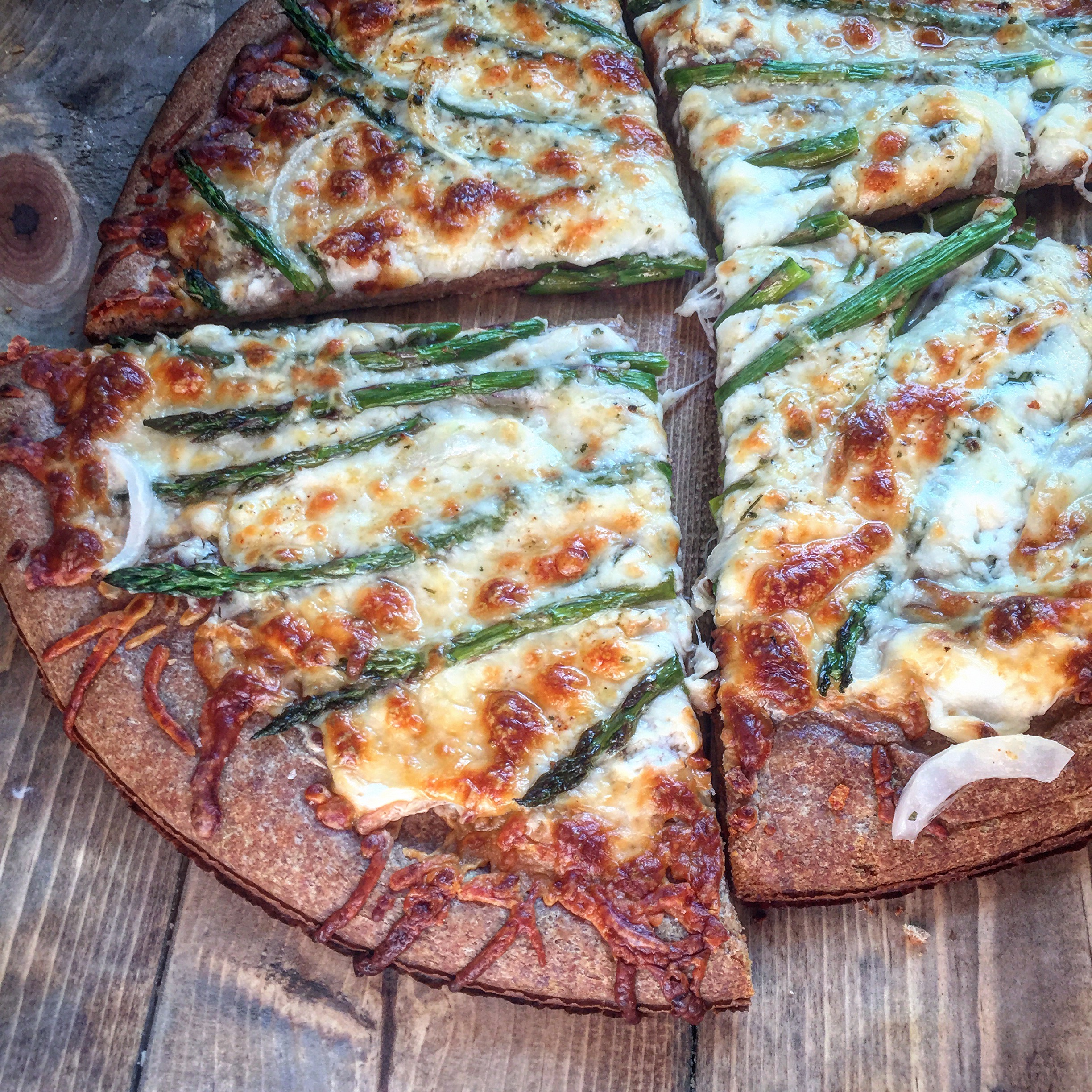 Asparagus White Pizza