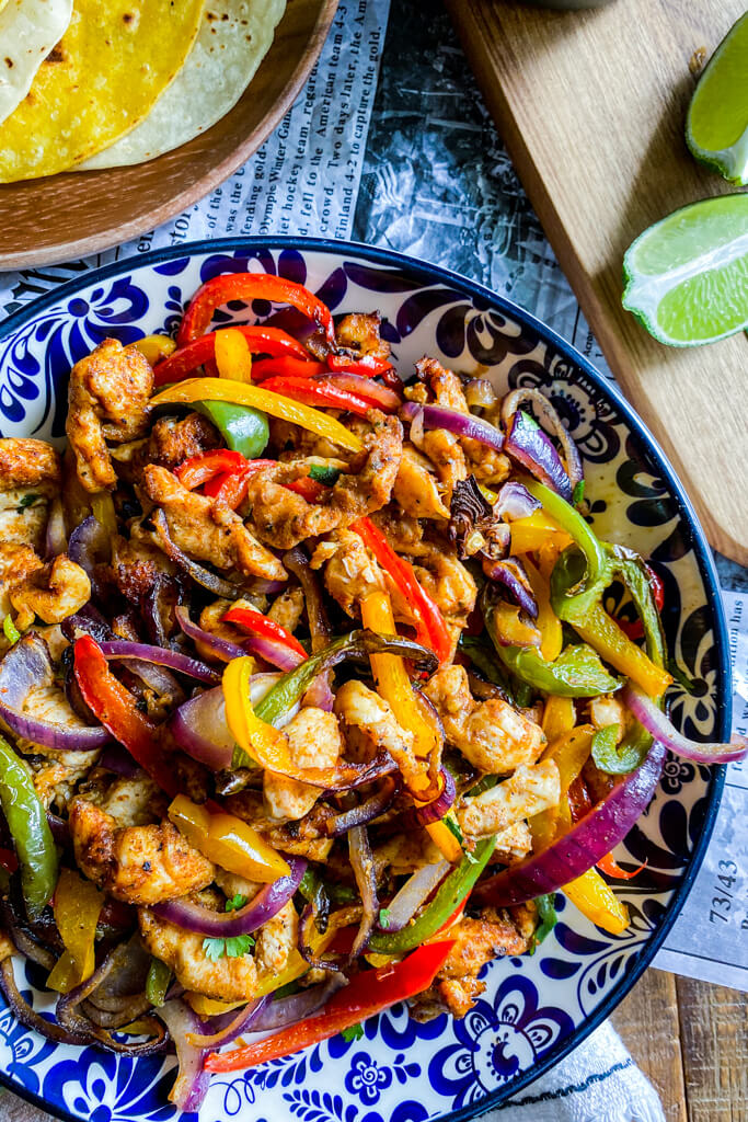 https://theskinnyishdish.com/wp-content/uploads/2021/09/airfryerchickenfajitas_sd-47.jpg