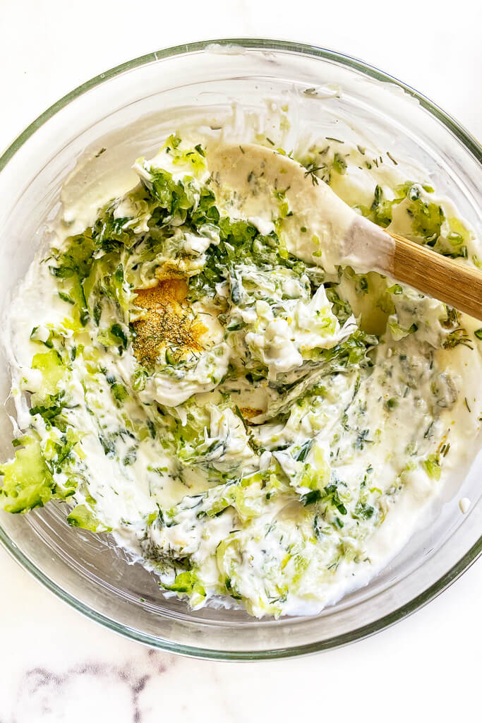 insekt nyt år berømmelse Tzatziki Sauce - The Skinnyish Dish