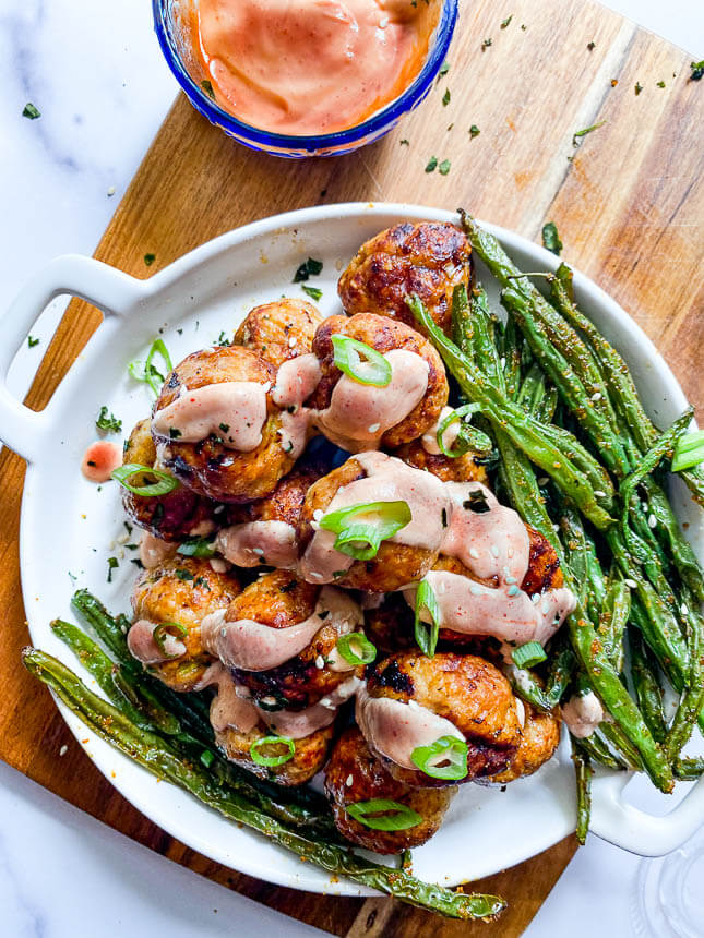 meatballs with sauce and green beans 